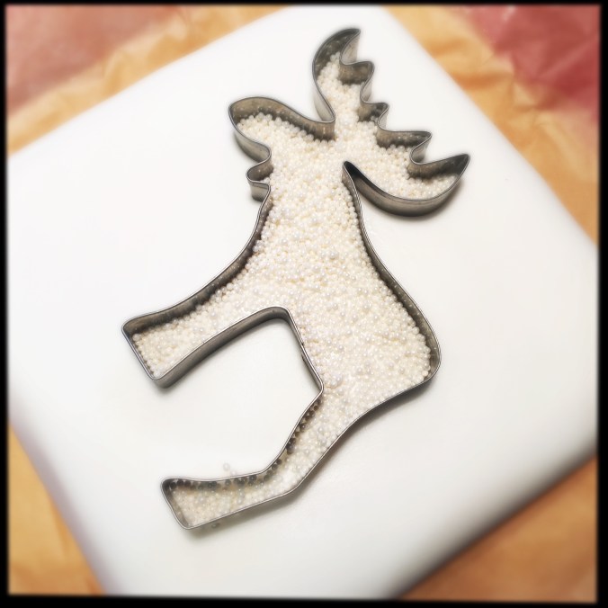 decorating the christmas cake